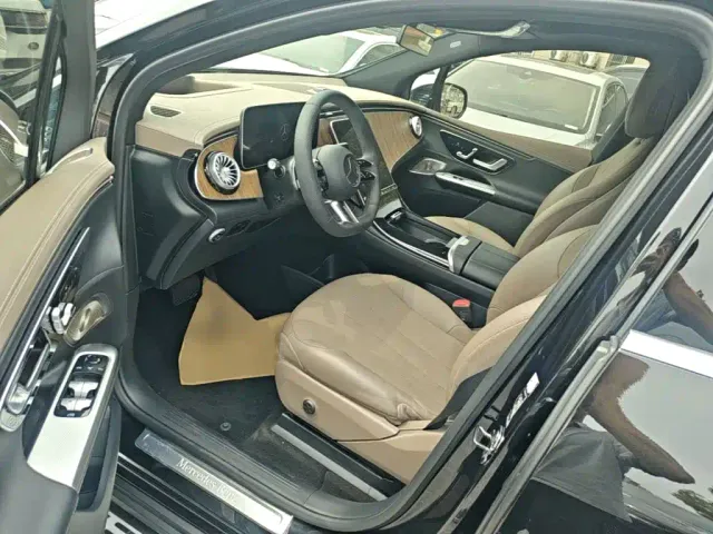 Mercedes-Benz EQE SUV — Фото автомобиля 14