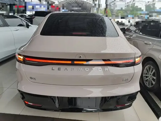 Leapmotor Leapmotor B01 2026 Model 650 Joy Edition — Фото автомобиля 5