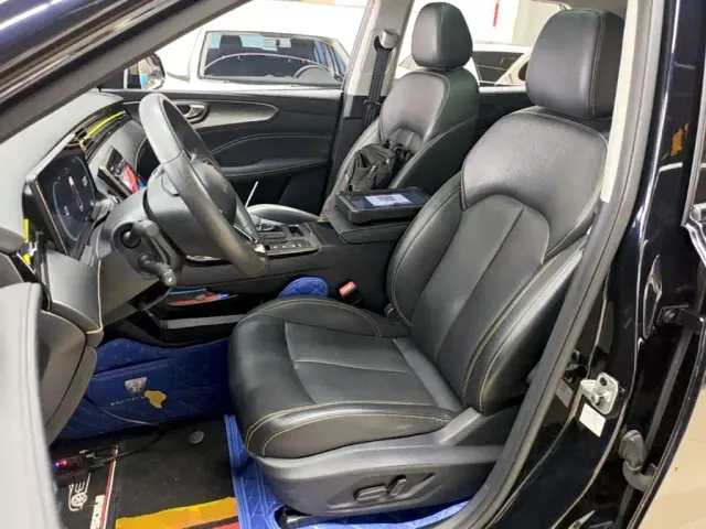 Roewe RX5 — Фото автомобиля 14