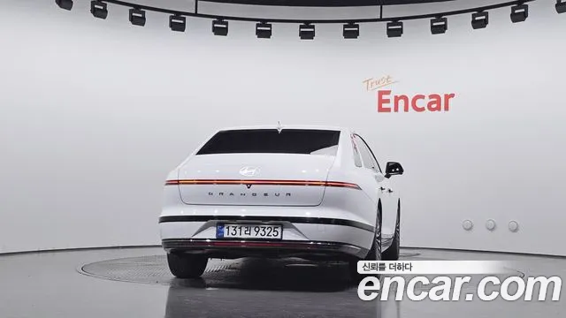 Hyundai Grandeur Grandeur (GN7) 2.5 Бензин 2WD — Фото автомобиля 4