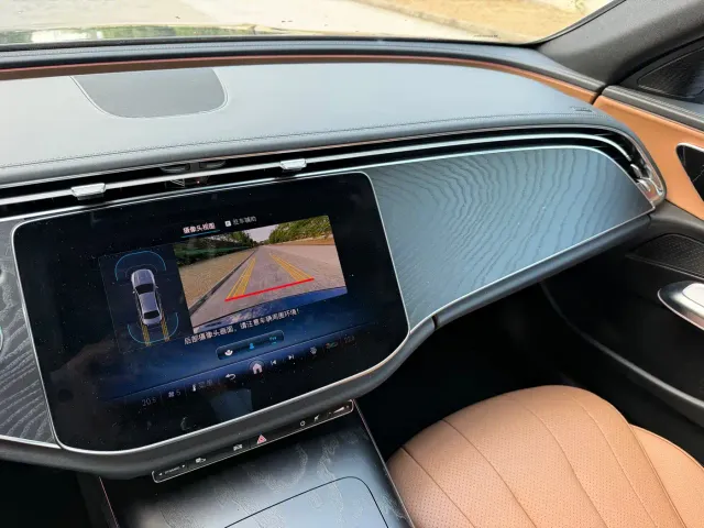 Mercedes-Benz E-Class — Фото автомобиля 20