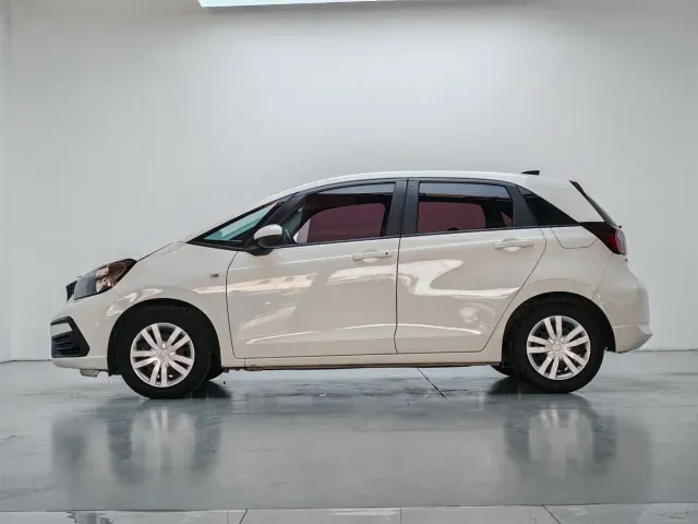 Honda Fit — Фото автомобиля 8