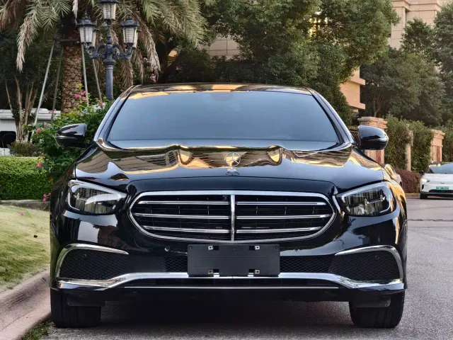 Mercedes-Benz E-Class — Фото автомобиля 2
