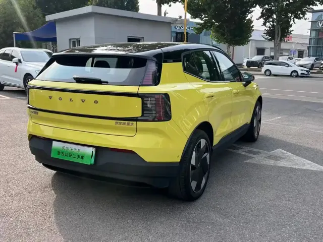 Volvo EX30 — Фото автомобиля 4