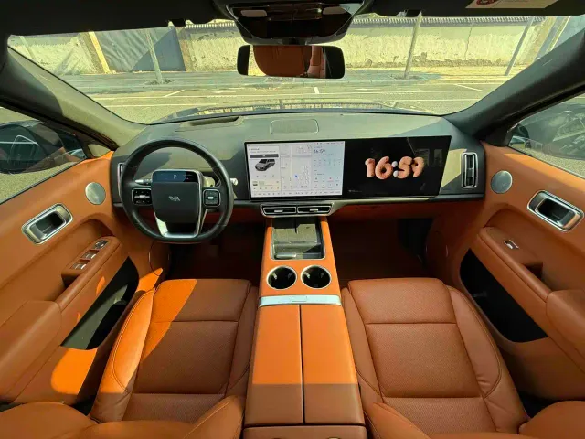 Li Auto L8 — Фото автомобиля 6