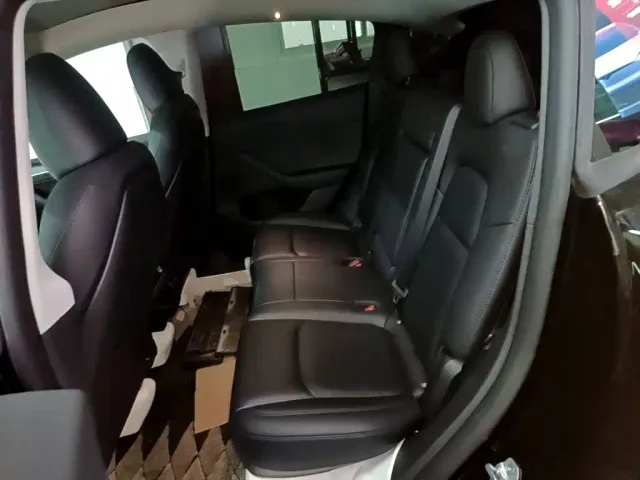 Tesla Model Y — Фото автомобиля 16