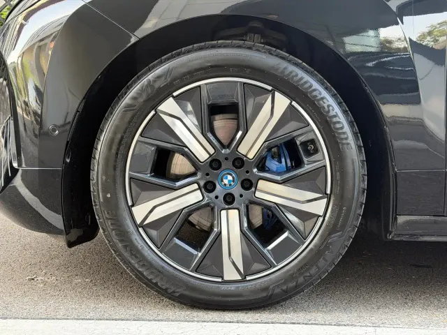 BMW iX M60 — Фото автомобиля 17