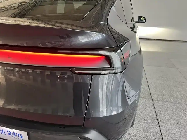 Tesla Model Y — Фото автомобиля 22