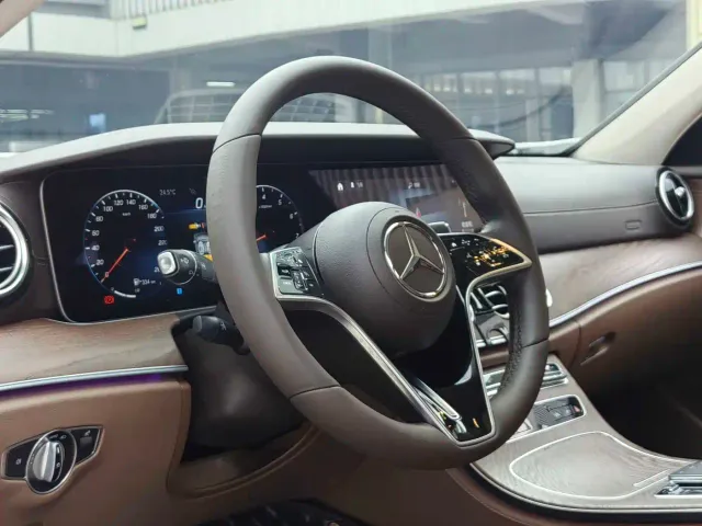Mercedes-Benz E-Class — Фото автомобиля 17