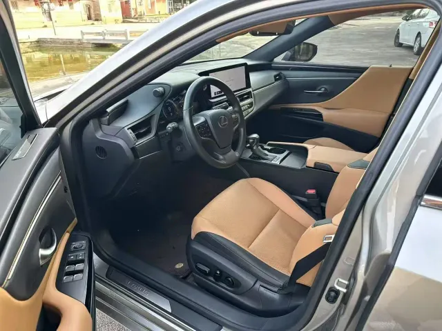 Lexus ES — Фото автомобиля 4
