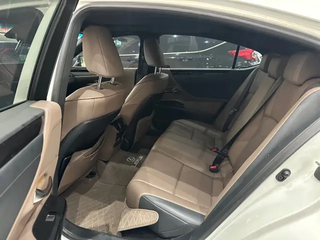 Lexus ES — Фото автомобиля 6