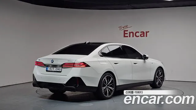 BMW 5-Series 5 серия (G60) 530i xDrive M Sport — Фото автомобиля 2