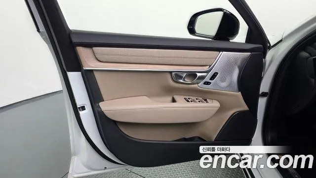 Volvo S90 — Фото автомобиля 24