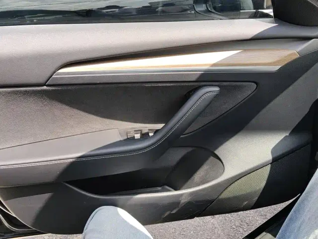 Tesla Model 3 — Фото автомобиля 7