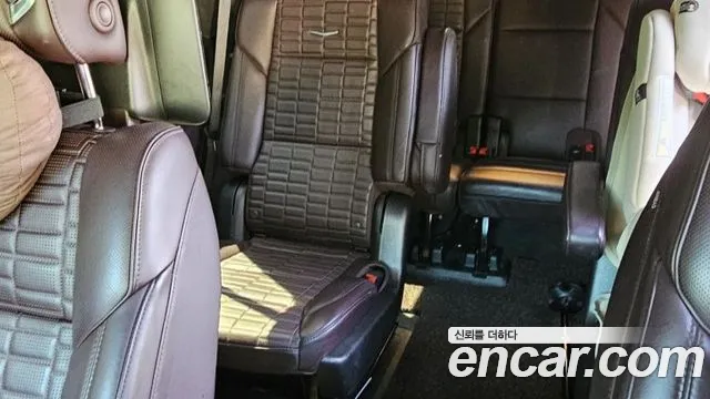 Cadillac Escalade Generation 5 — Фото автомобиля 19