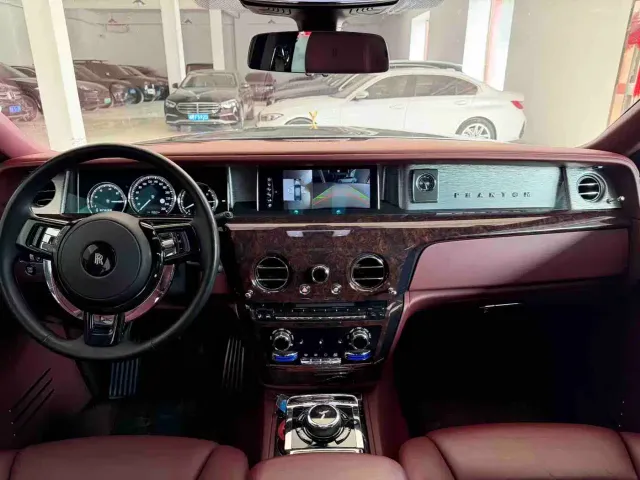Rolls-Royce Phantom — Фото автомобиля 9