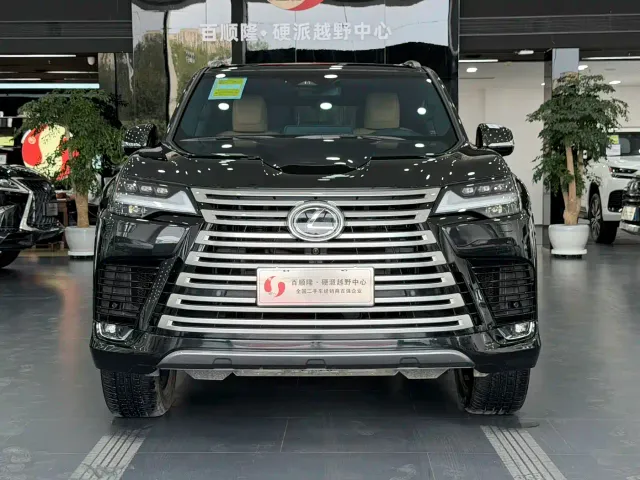 Фотография автомобиля — Lexus LX