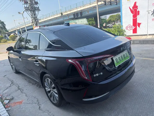 Hongqi E-QM5 — Фото автомобиля 9