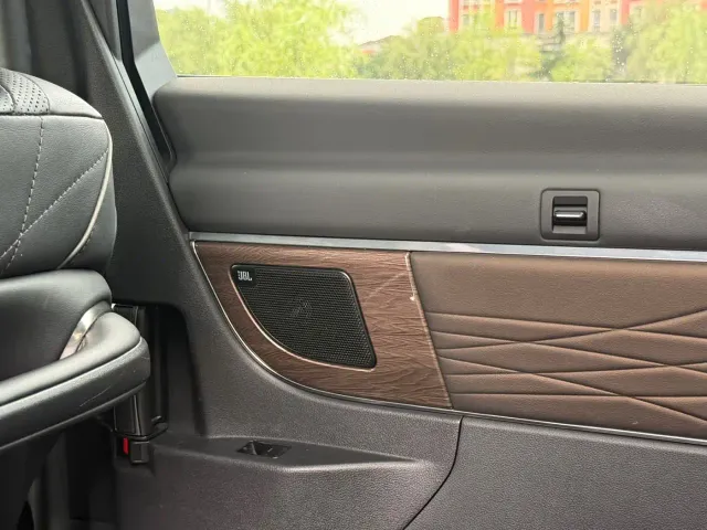 Toyota Vellfire — Фото автомобиля 18