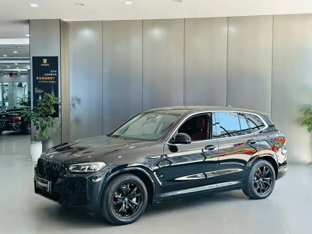 Фотография автомобиля — BMW iX3