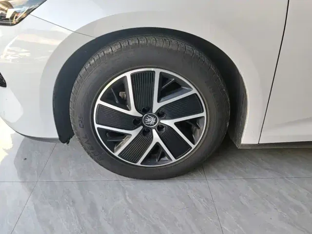 BYD Qin L — Фото автомобиля 22