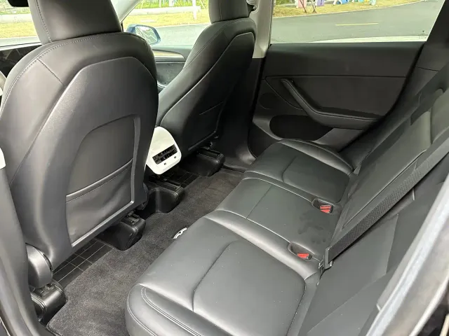 Tesla Model Y — Фото автомобиля 10