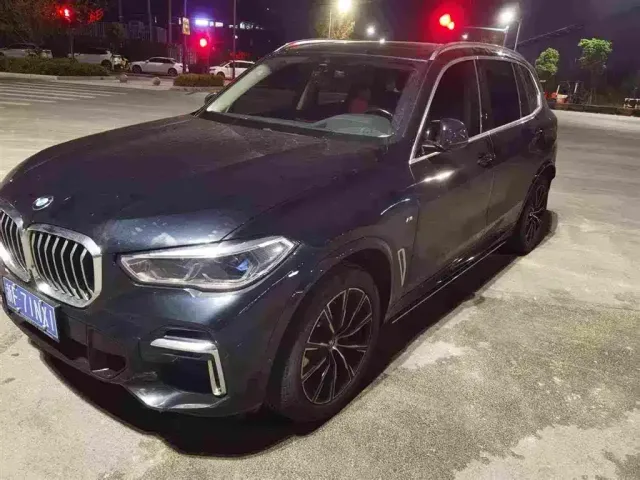 Фотография автомобиля — BMW X5