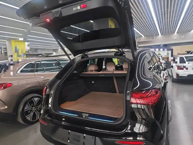 Mercedes-Benz EQE SUV — Фото автомобиля 18