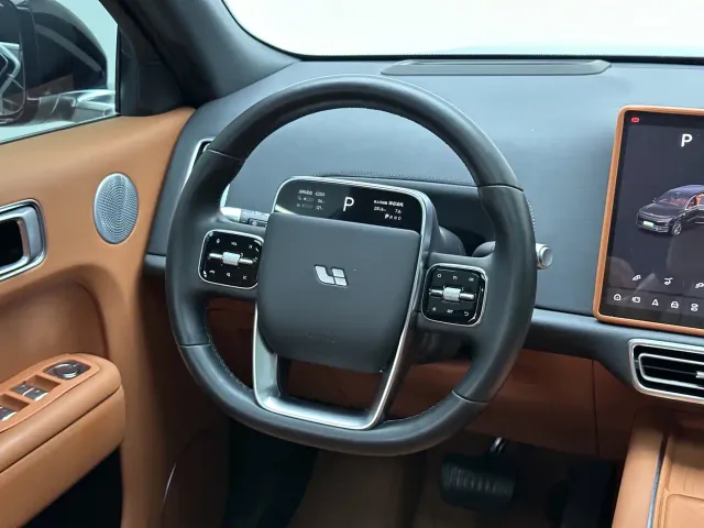 Li Auto L9 — Фото автомобиля 18