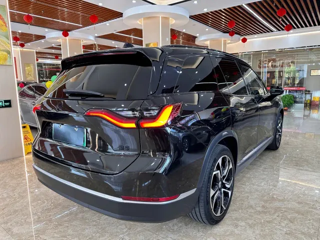 Nio ES8 — Фото автомобиля 4