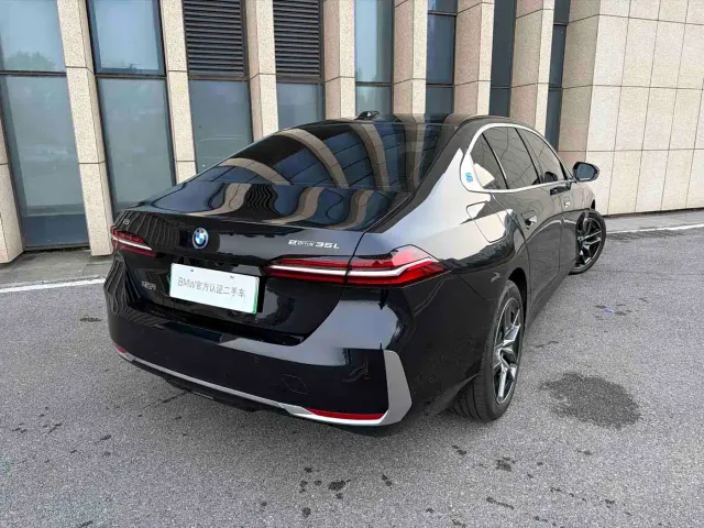 BMW i5 — Фото автомобиля 4