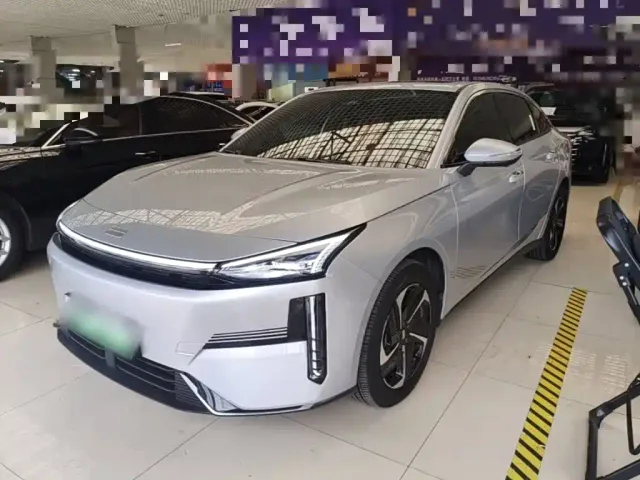 Фотография автомобиля — Geely Galaxy L6