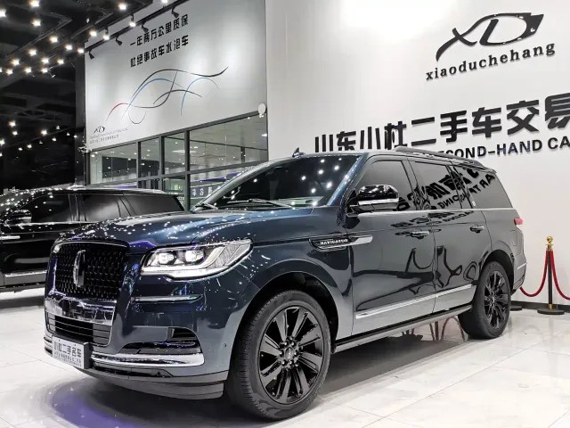 Lincoln Navigator — Фото автомобиля 3