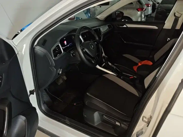 Volkswagen T-Roc — Фото автомобиля 15