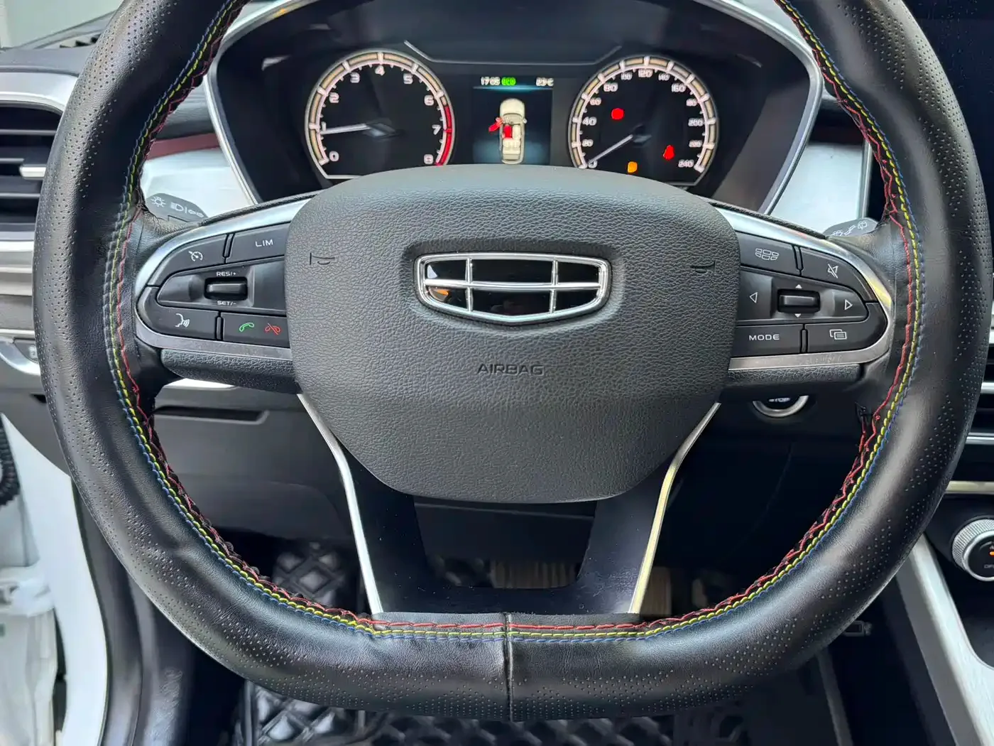 Geely Binyue 2021 1.4T DCT Diamond Edition — Фото автомобиля 18