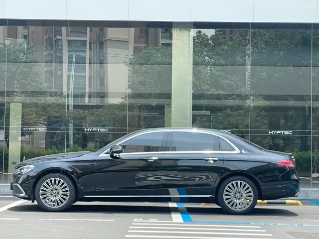 Mercedes-Benz E-Class — Фото автомобиля 4