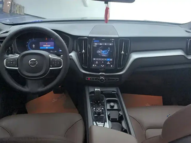 Volvo XC60 — Фото автомобиля 12