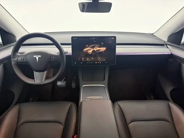 Tesla Model Y — Фото автомобиля 5
