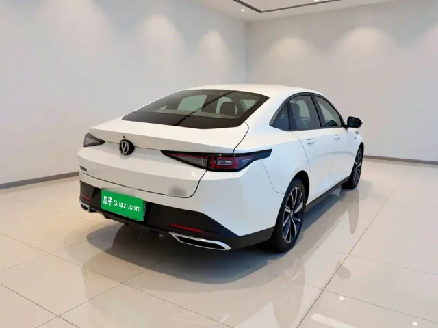 Changan Eado — Фото автомобиля 6
