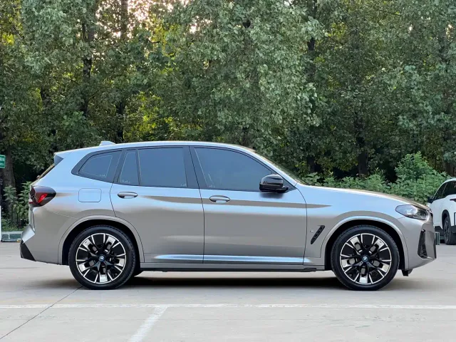 BMW iX3 — Фото автомобиля 5