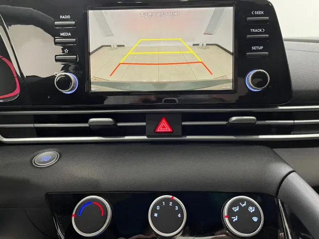 Hyundai Elantra — Фото автомобиля 5