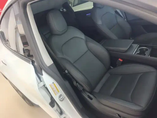Tesla Model Y — Фото автомобиля 24