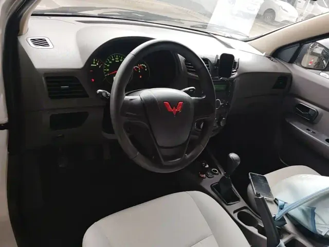 Wuling Hongguang — Фото автомобиля 9