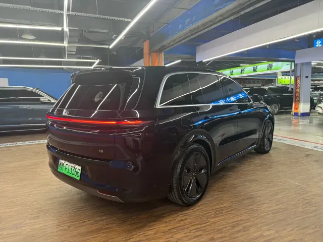Li Auto L8 — Фото автомобиля 9