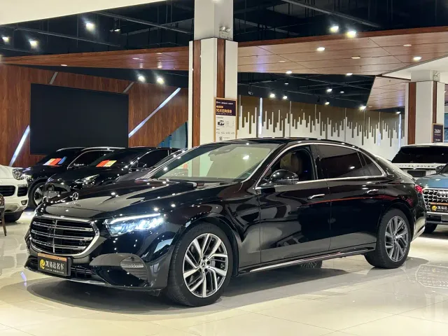 Фотография автомобиля — Mercedes-Benz E-Class