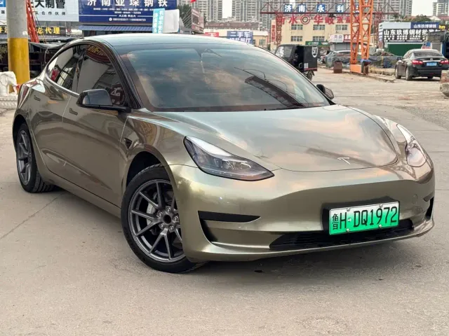 Tesla Model 3 — Фото автомобиля 2