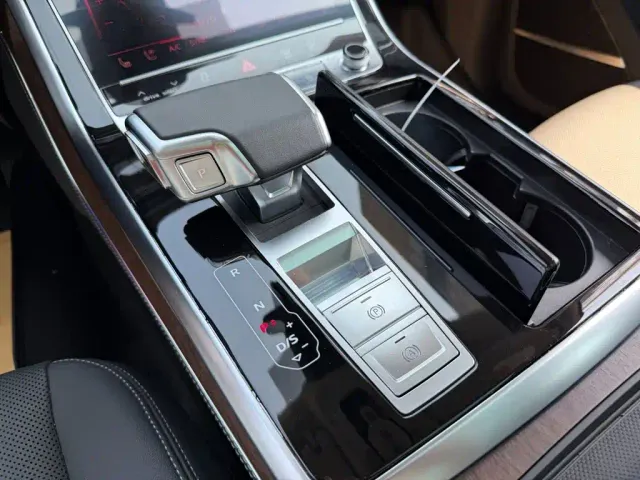 Audi Q7 — Фото автомобиля 9