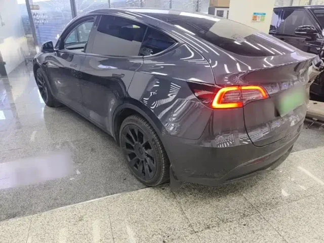Tesla Model Y — Фото автомобиля 4