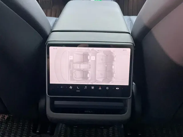 Tesla Model 3 — Фото автомобиля 21