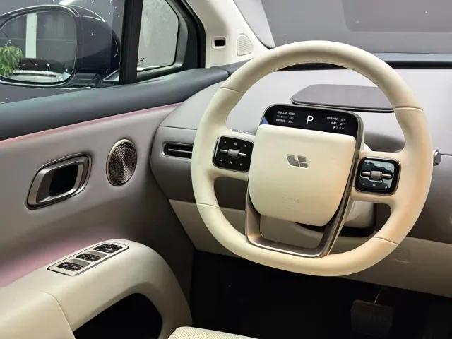 Li Auto i8 — Фото автомобиля 10